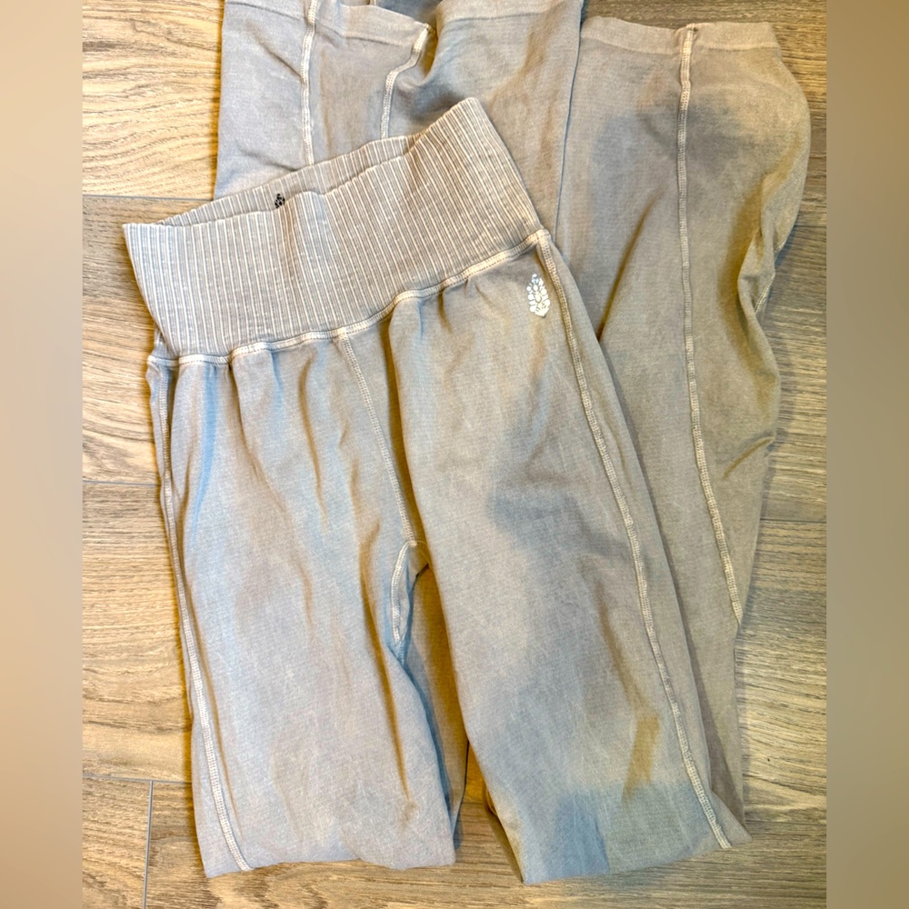 Free people movement good karma flare leggings. Mushroom. Size xs/s